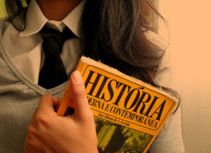 Pessoas estudando - historia